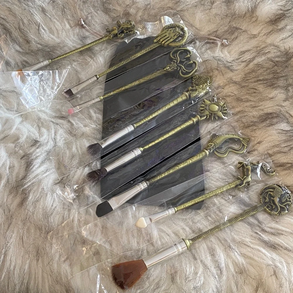 NEW Ornate 8 Makeup Brush Set with Gold Handles